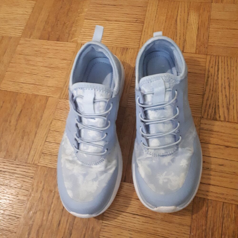 Running Shoes - Size 7.5 - Picture 1 of 3